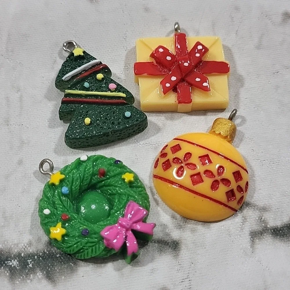 Vintage Christmas Charms Lot Of 26 Holiday Crafts Jewelry Making Santa Snowman‎